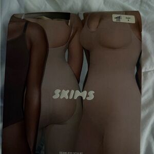 SKIMS Women's Sculpting Bodysuit - Clay
